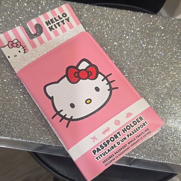 Hello Kitty Passport Wallet - Picture 11 of 12